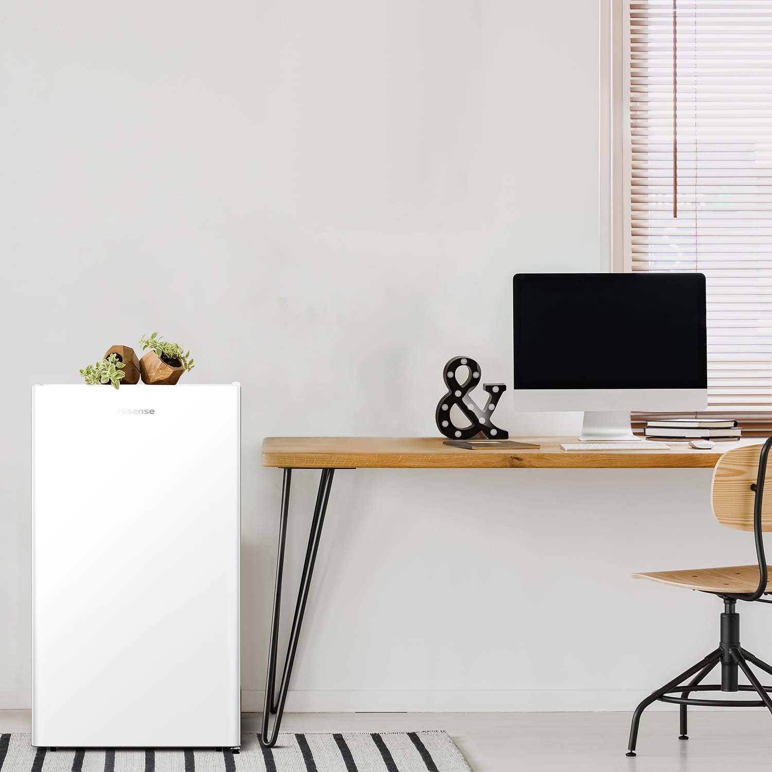 White 124L Bar Fridge White 124L Bar Fridge