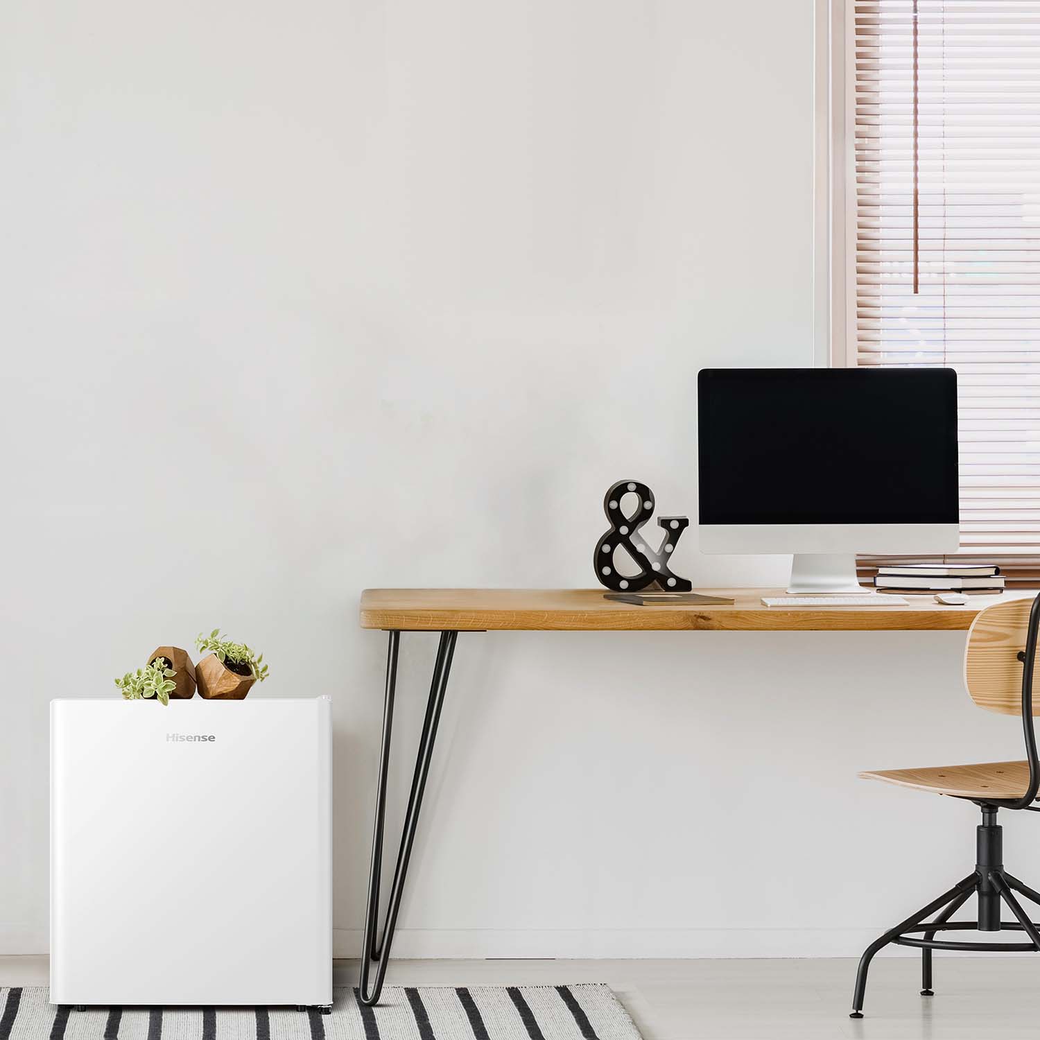 White 45L Bar Fridge White 45L Bar Fridge